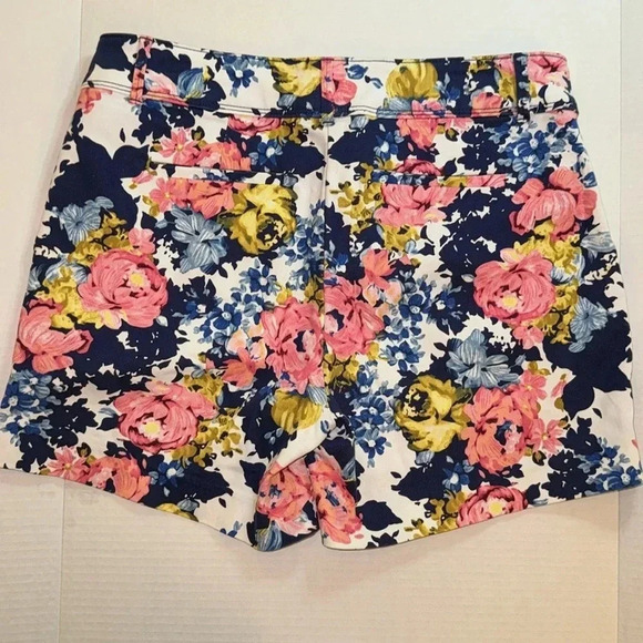 Isaac Mizrahi Flowered Shorts - Picture 3 of 9